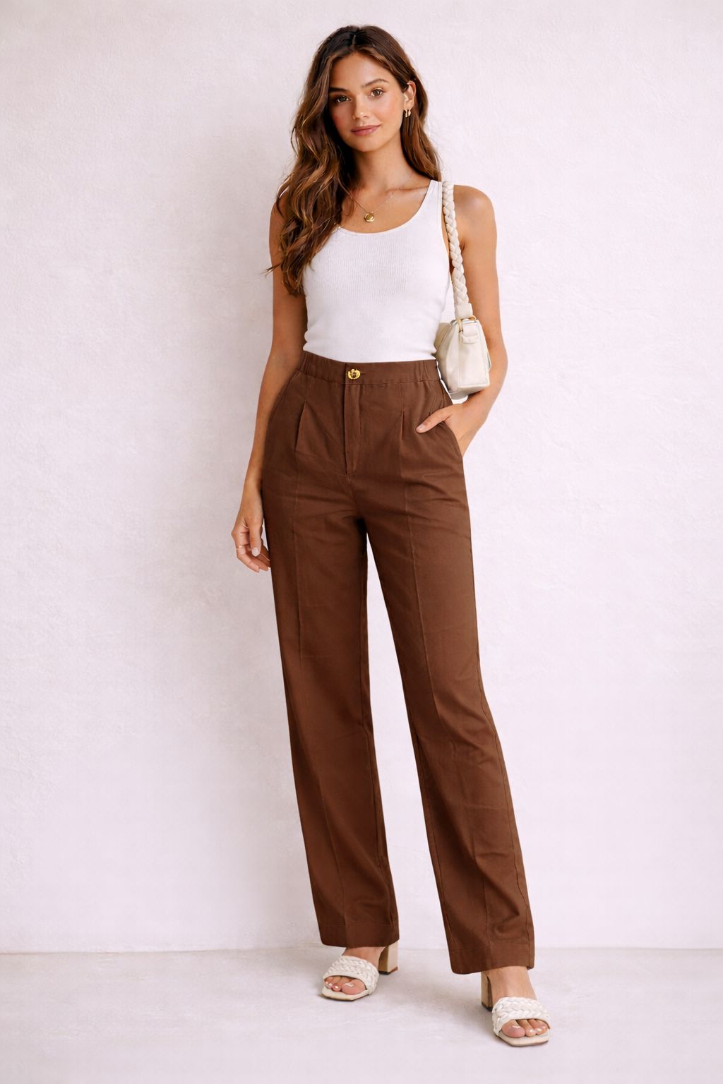 PANTALON DE LINO CON BOTON DORADO