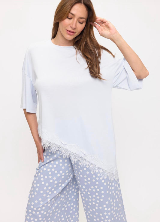 CAMISA ASIMÉTRICA CON ENCAJE