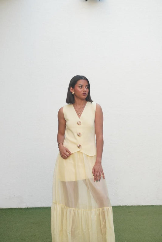 SET AMARILLO DE CHALECO Y FALDA