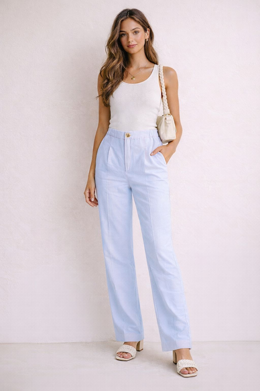 PANTALON DE LINO CON BOTON DORADO