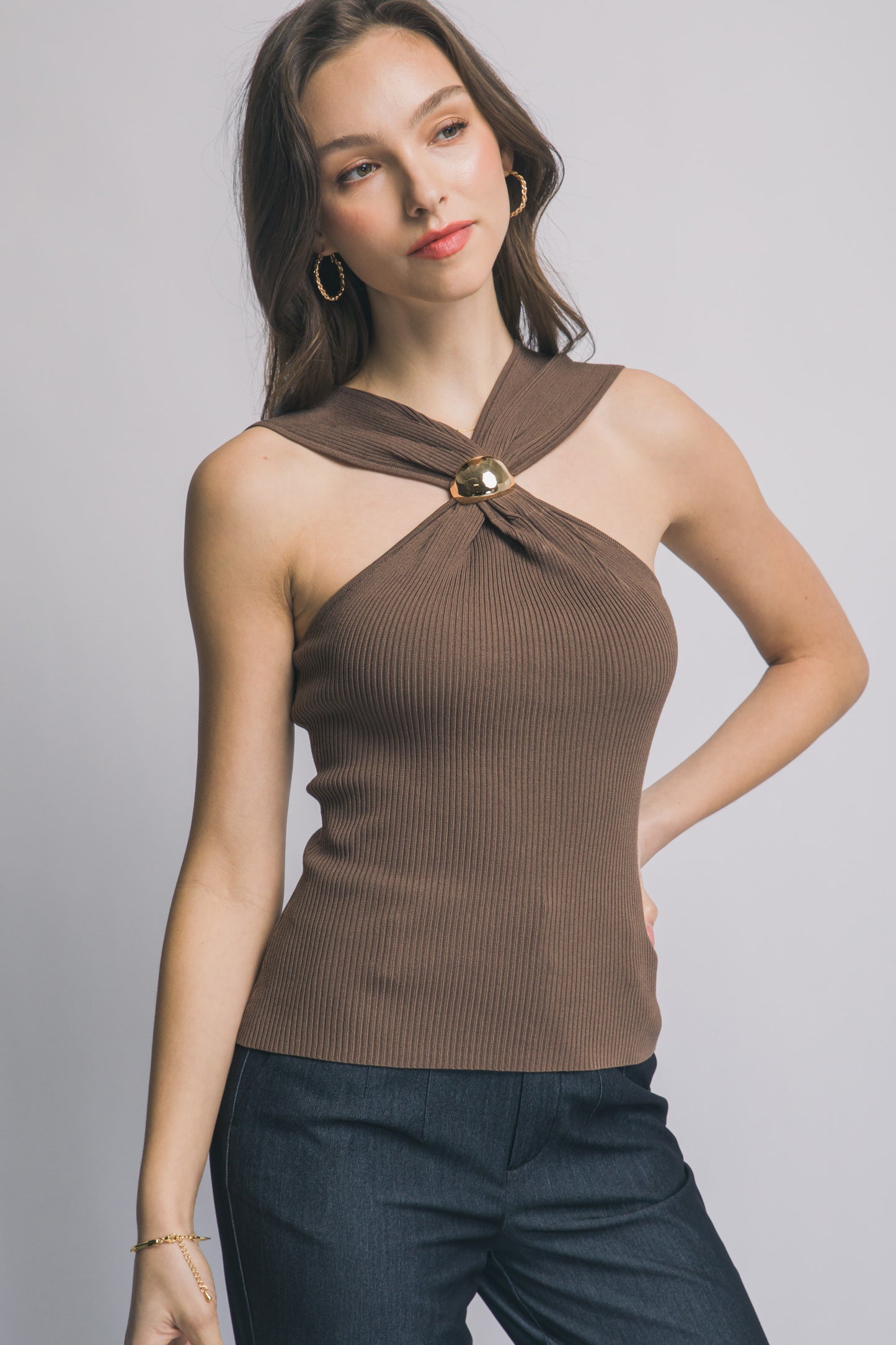 BLUSA CON DETALLE DORADO