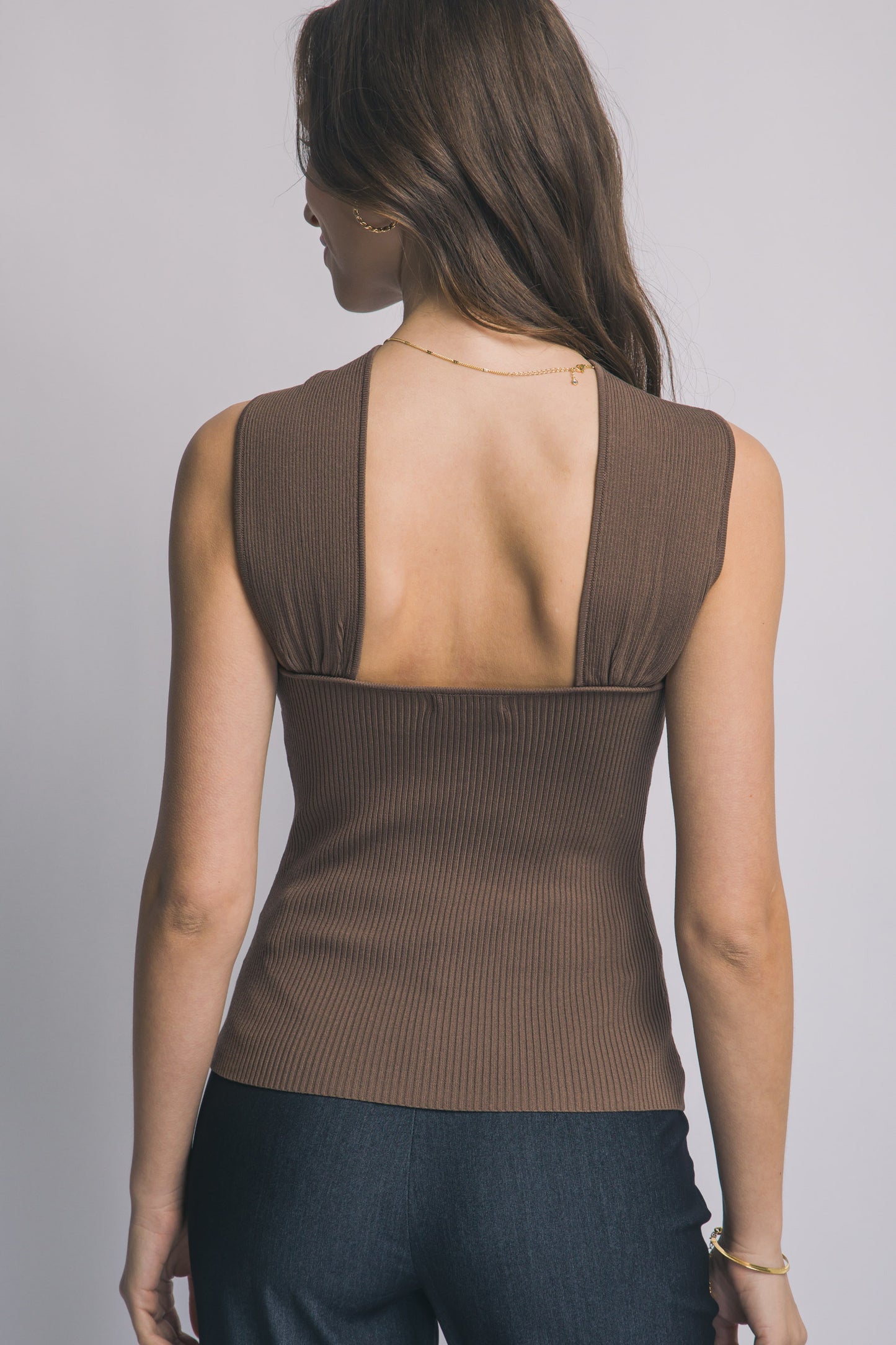 BLUSA CON DETALLE DORADO