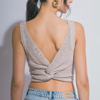 BLUSA CON CRUCE TRASERO