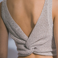 BLUSA CON CRUCE TRASERO